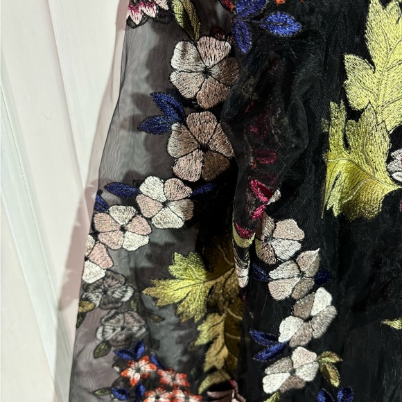 Karen Kane Embroidered Blouse - Picture 4 of 4